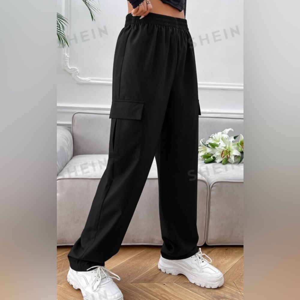 SHEIN Essence - NEW - Flap Pocket Side Cargo Pants. Black. Large.